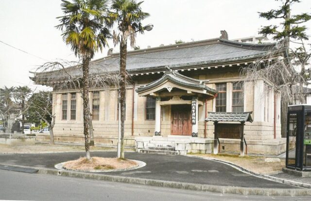 【岩沼の歴史と文化】
㊗️特別公開のお知らせ㊗️

令和8年初午御縁年記念として竹駒神社馬事博物館が特別公開中です🥳

竹駒神社ではかつて「馬市」が盛んに行われていました🫏
その歴史的証拠として昭和13年（1938）に建てられたのが「馬事博物館」です。
すぐれた近代建築である文化的価値が認められ、令和3年（2021）10月に「国登録有形文化財」となりました。

収蔵されております『伊達政宗騎馬石膏像』は、仙台城跡に建つ伊達政宗騎馬像の試作の過程で製作されたもので、令和7年3月6日に市指定有形文化財となりました。

ぜひ、この貴重な機会に足をお運びください♪

所在地 ：岩沼市稲荷町4番地1竹駒神社馬事博物館
公開日時：令和8年3月/1（日）・8（日）・15（日）・20（金・祝）21（土）～27（金）（初午大祭期間）・29（日）
4月/5（日）・12（日）・19（日）・26（日）・29（水・祝）
5月/3（日・祝）・4（月・祝）・5（火・祝）・10（日）・17（日）・24（日）・31（日）
拝観料：200円※小学生以下無料
→いずれの日程も午前10時から午後3時まで

#岩沼市 #文化財 #初午 #竹駒神社 #伊達政宗騎馬像